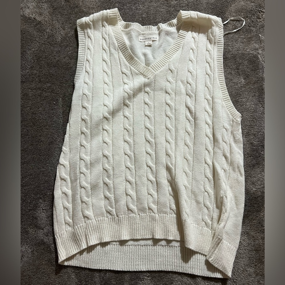 White oversized sweater vest